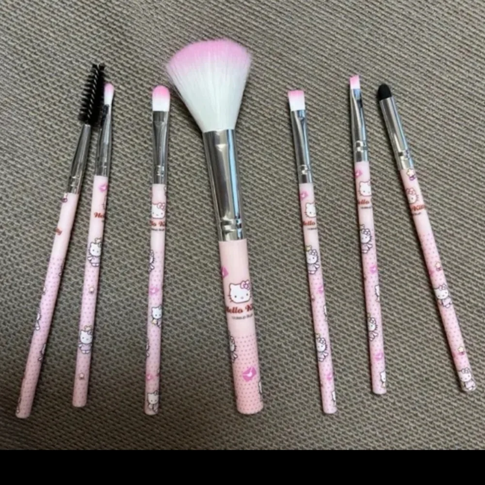 New Hello Kitty makeup brushes